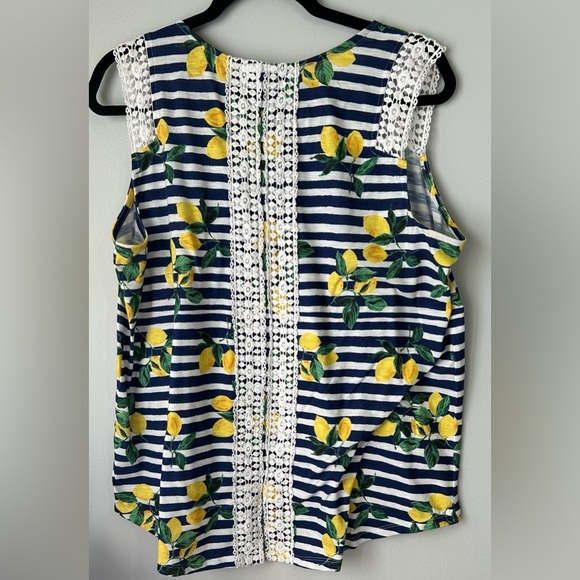 Westport size women’s XL Striped Lemon Print Top with Lace Detail - Picture 3 of 4